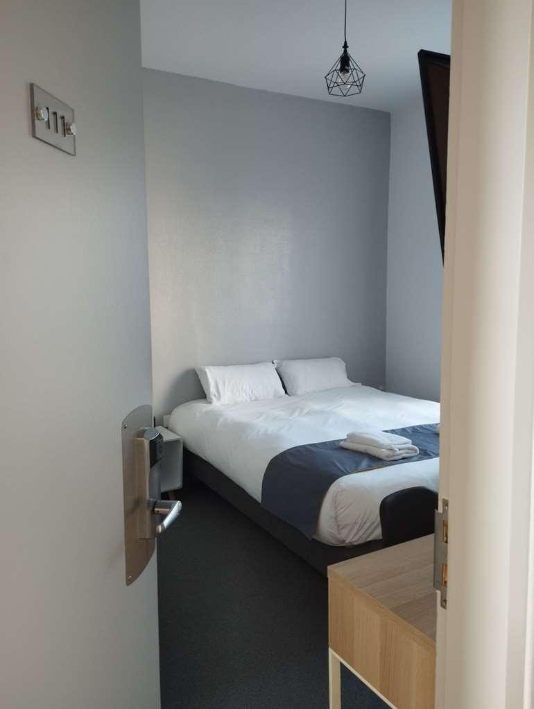 Brit Hotel L'Arrivee Guingamp Δωμάτιο φωτογραφία