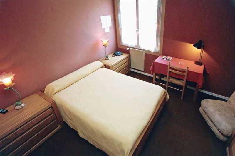 Brit Hotel L'Arrivee Guingamp Εξωτερικό φωτογραφία